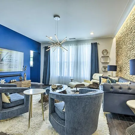 Sleek Durham Townhome Near Dtwn With Balcony!